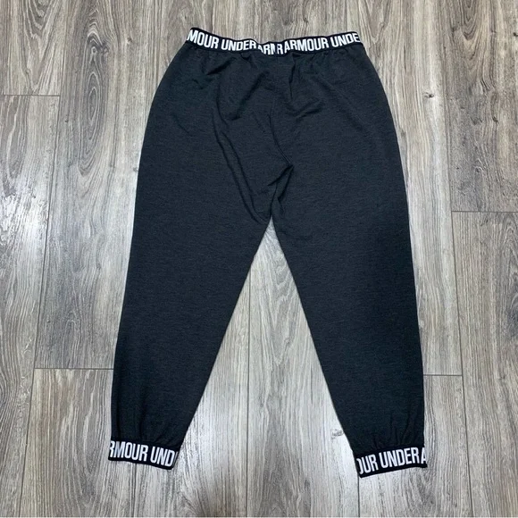 🎃 3/$30 Under Armour loose fit dark gray joggers - Picture 2 of 5